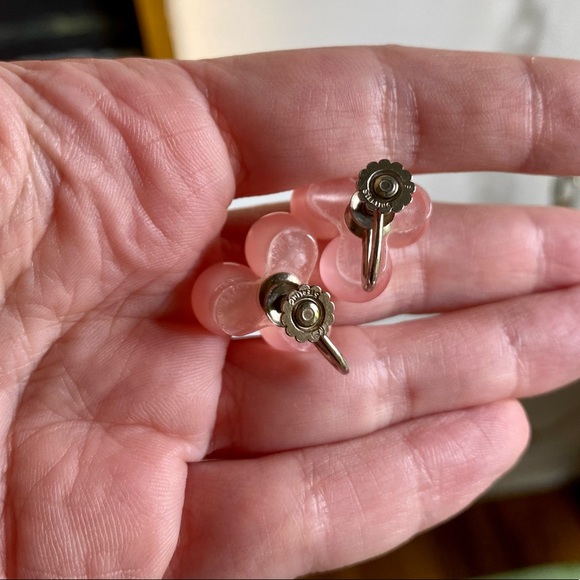 VTG ‘60s Richelieu Pink Pearl Double Strand Necklace & Earrings - Picture 8 of 10